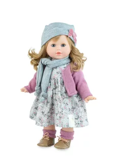   Marina&Pau Tina virágos szoknyában, lila kardigánban, masnis sapkával