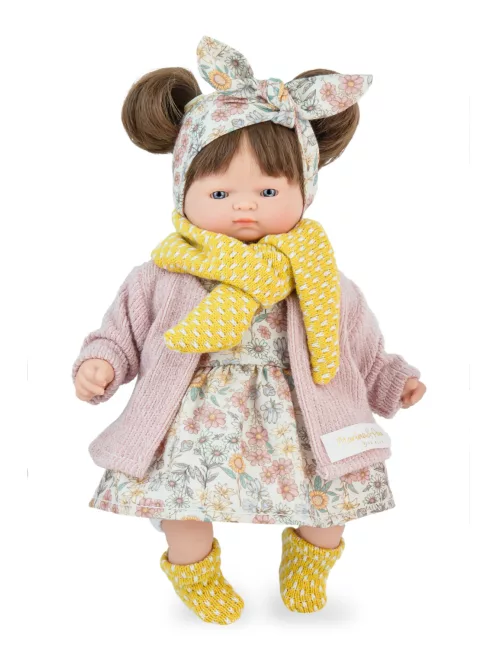 Marina&Pau Kislány színes virágos ruhában és kardigánban, sárga kiszoknival és sállal - 26cm