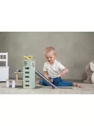 Emeletes fa parkolóház lifttel és járművekkel Jabadabado