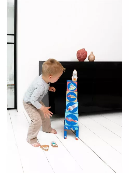 Toronyépítő kocka fa figurákkal, Világűr Scratch Europe